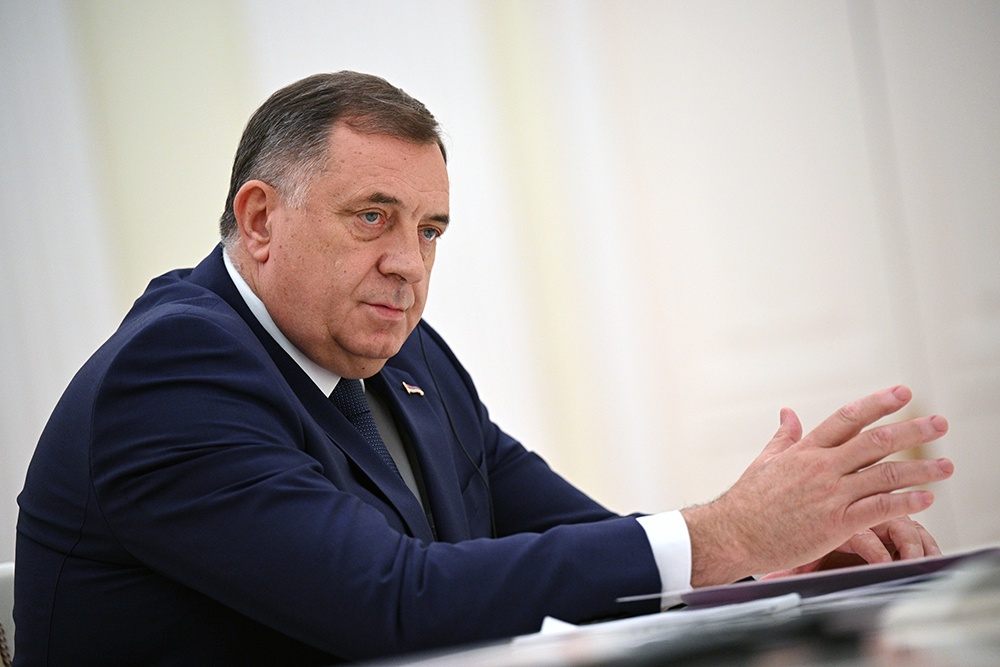 Захарова назвала правовым беспределом ситуацию вокруг Милорада Додика