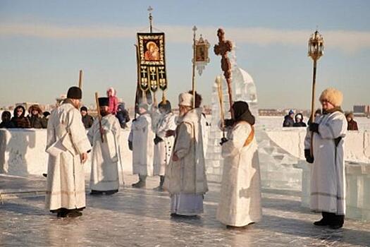 Более 13 тысяч иркутян пришли на залив Якоби в Крещение