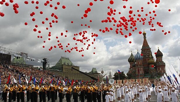 На День города москвичей поздравят «тортом» из тысяч шаров