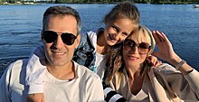 «Все трое очень похожи»: в Сети обсуждают «теплое» семейное фото Кристины Орбакайте с мужем и дочерью