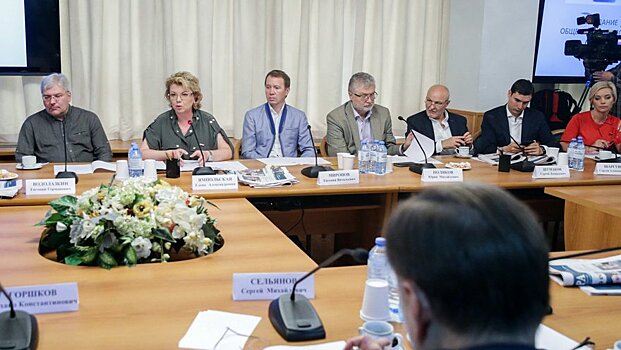 Зачем Шнуров вновь приходил в Госдуму