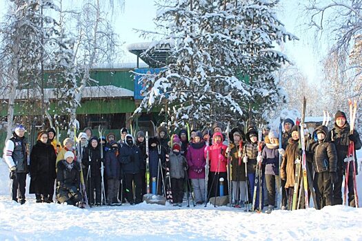 Жители села Петропавловск начали год с лыжного пробега