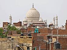 Потасовка туристки и полицейского в мавзолее-мечети попала на видео