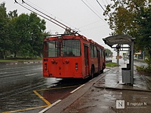 Водитель троллейбуса в Нижнем Новгороде вышла на проезжую часть и попала под колеса