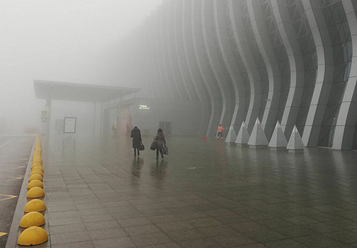 Аэропорт Симферополя возобновил прием самолетов после тумана