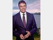 Телеведущий попал в неловкую ситуацию в прямом эфире и рассмешил пользователей сети