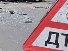 Два человека получили травмы в результате столкновения легковых автомобилей на севере Москвы