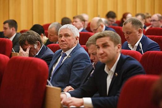 Кировский депутат подарил области акции пассажирского предприятия