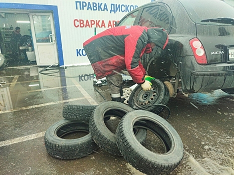 Тюменцы атакуют шиномонтаж: «Предлагают купить место в очереди»