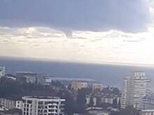 Смерчи у берегов популярных российских курортов попали на видео