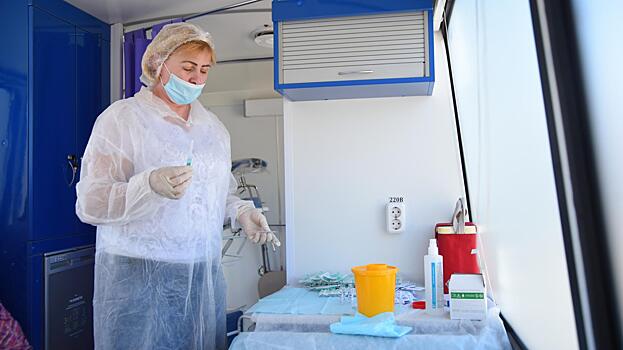 Медики будут получать региональные выплаты за работу во время пандемии до конца года