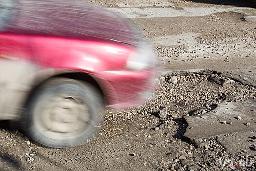 «Каждый боится за свою машину»: во дворе Краснооктябрьского района развернулась платная парковка