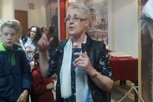 Нелегко писать пером. Граждане Челябы побывали в «архивной каморе»