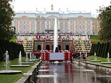Сколько денег туристы кидают в фонтаны?