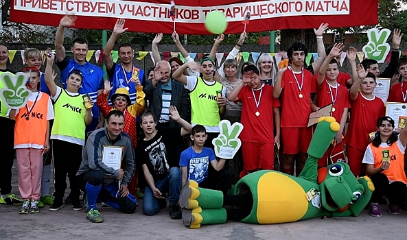 Сотрудники прокуратуры сыграли матч с ребятами из подшефного детдома в Волжском