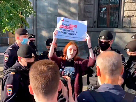 На пикетах у здания ФСБ на Лубянке задержаны свыше 20 человек