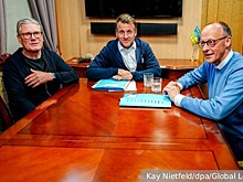 Захарова призвала отобрать у европейских лидеров «ложечку» и «салфетку»