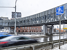 Грузовик врезался в надземный переход в Новой Москве