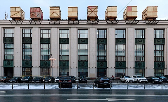 В Москве на здании Ленинки завершили реставрацию скульптур - они установлены в 1938-м и были в аварийном состоянии