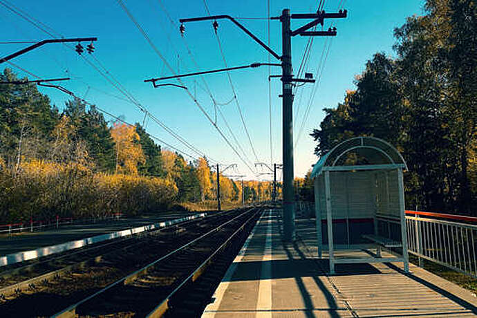 В Свердловской области пенсионерка попала под поезд и получила травмы