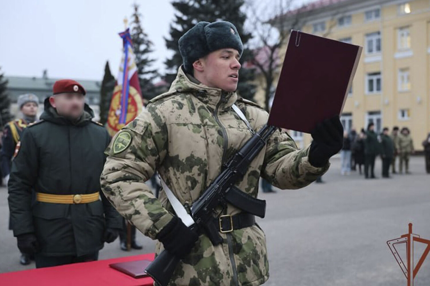 КАДР: рэпер Macan потратил более 3 миллионов рублей на сауну для воинской части