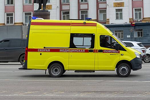 Посетителя почты придавило дверью