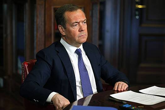 Медведев заявил о неидеальности Конституции России