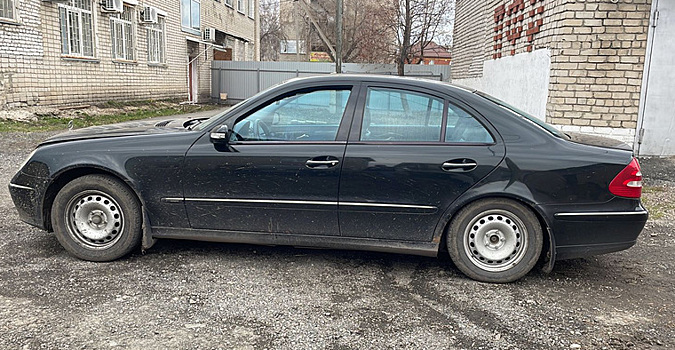 Власти курганского округа выставили машину Mercedes на торги