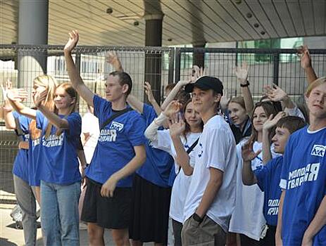 Волонтеры "Единой России" проводили домой ребят из Снежного и встретили новую смену из ДНР