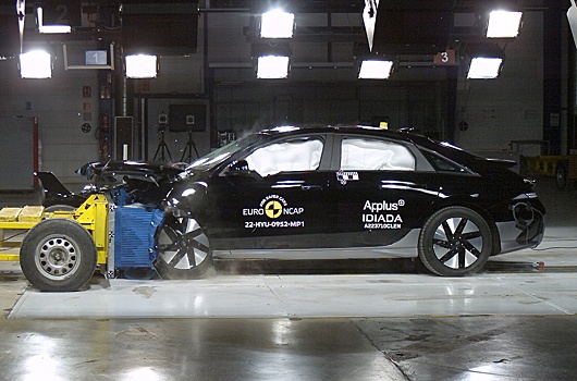Названы самые безопасные автомобили 2022 года