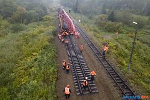 Сахалинские железнодорожники ведут перешивку последних метров перегона Арсентьевка — Ильинск