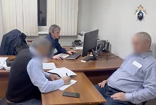 Сотрудник казначейства потребовал у главы российского села взятку за ремонт дороги