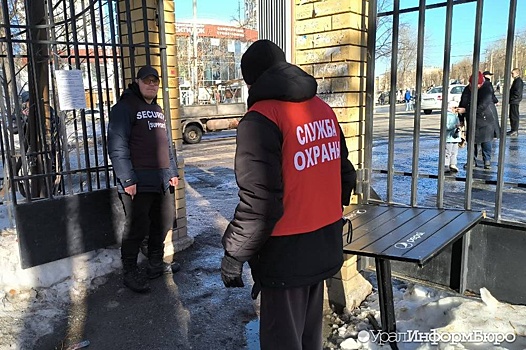 В Екатеринбурге на входы в парк "Уралмаш" поставили охрану с металлоискателями