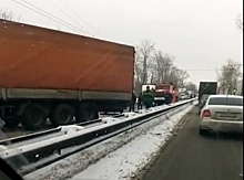 Обе полосы встали: на Московском шоссе столкнулись фура и «Газель»