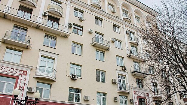 Три жилых дома, появившихся в сериалах, отремонтировали в Москве