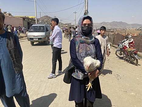 Талибы* разрешили афганским женщинам работать в правительстве — и не только