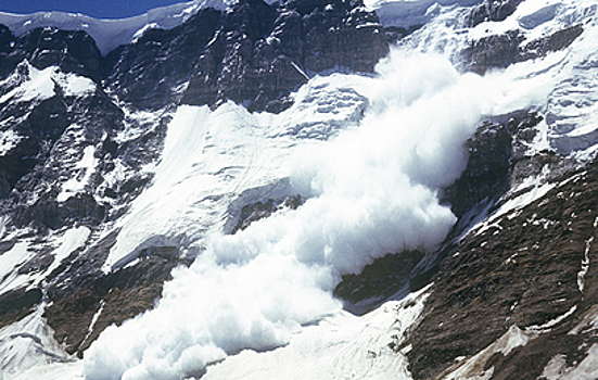 На Камчатке для принудительного схода снежных лавин привлекли военных