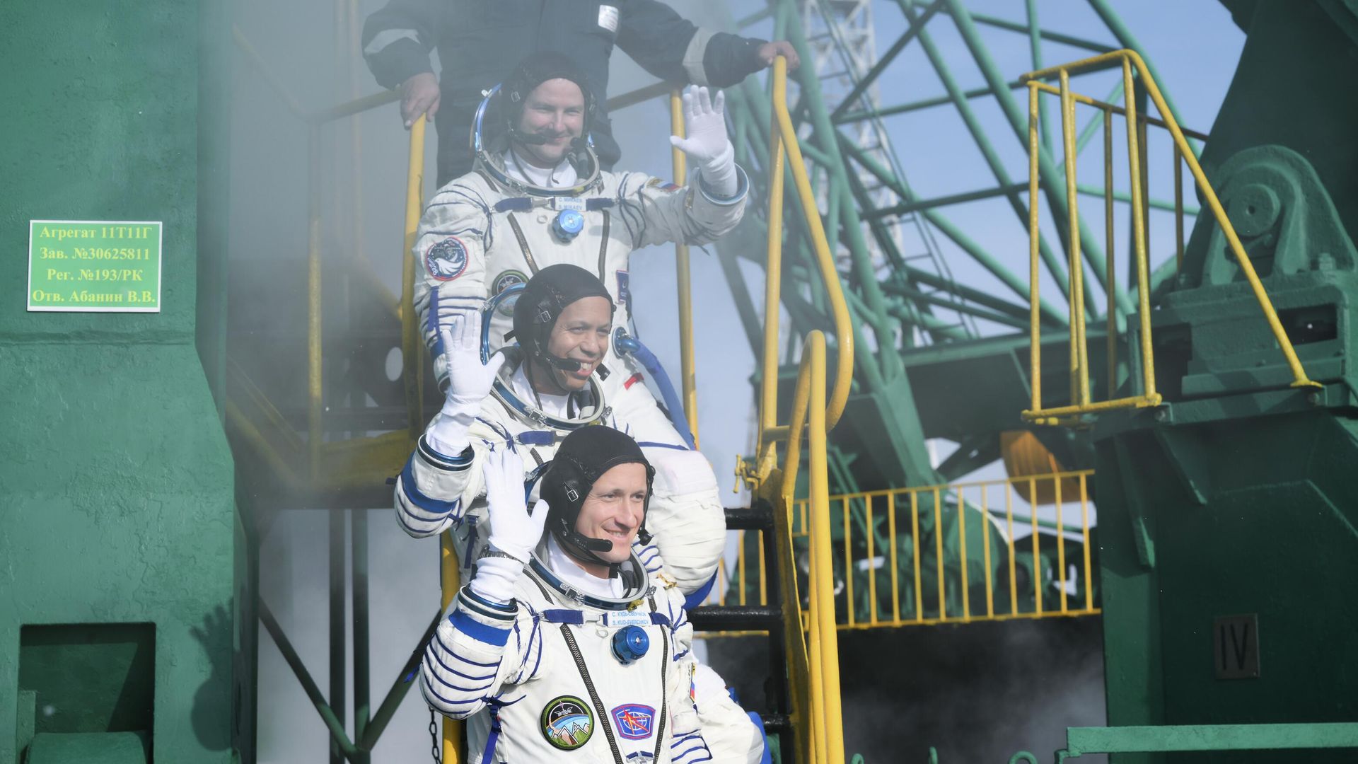 Союз МС-28 с российско-американским экипажем приземлился в Казахстане