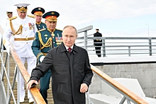 Путин принял участие в спуске на воду новейшего супертраулера