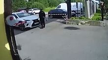 Депутат обматерил пожилого охранника и попал на видео