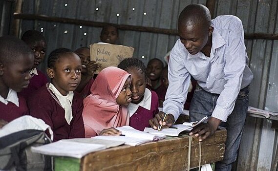 Более половины семей к югу от Сахары не могут отправить детей в среднюю школу