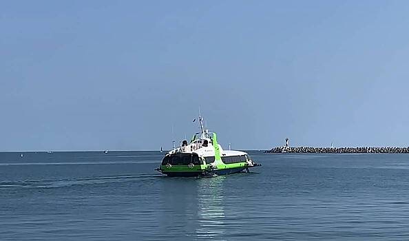 Пассажирское судно отправилось в первый рейс из Сочи в Сухум