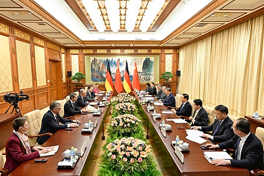 Председатель КНР Си Цзиньпин в ходе встречи с канцлером Германии Мерцем в Пекине выдвинул три предложения