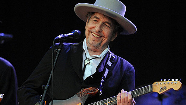 Нобелевский лауреат Боб Дилан выпустит тройной альбом