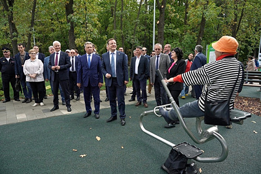 Губернатор осмотрел обновленный спортивный "Лада Парк" в Тольятти