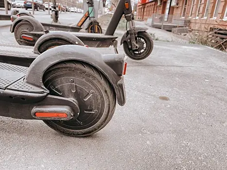 В Самаре Kia Ceed сбила подростка-самокатчика на улице Георгия Димитрова