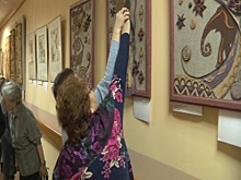 В Республиканской специальной библиотеке для слепых открылась "трогательная" выставка