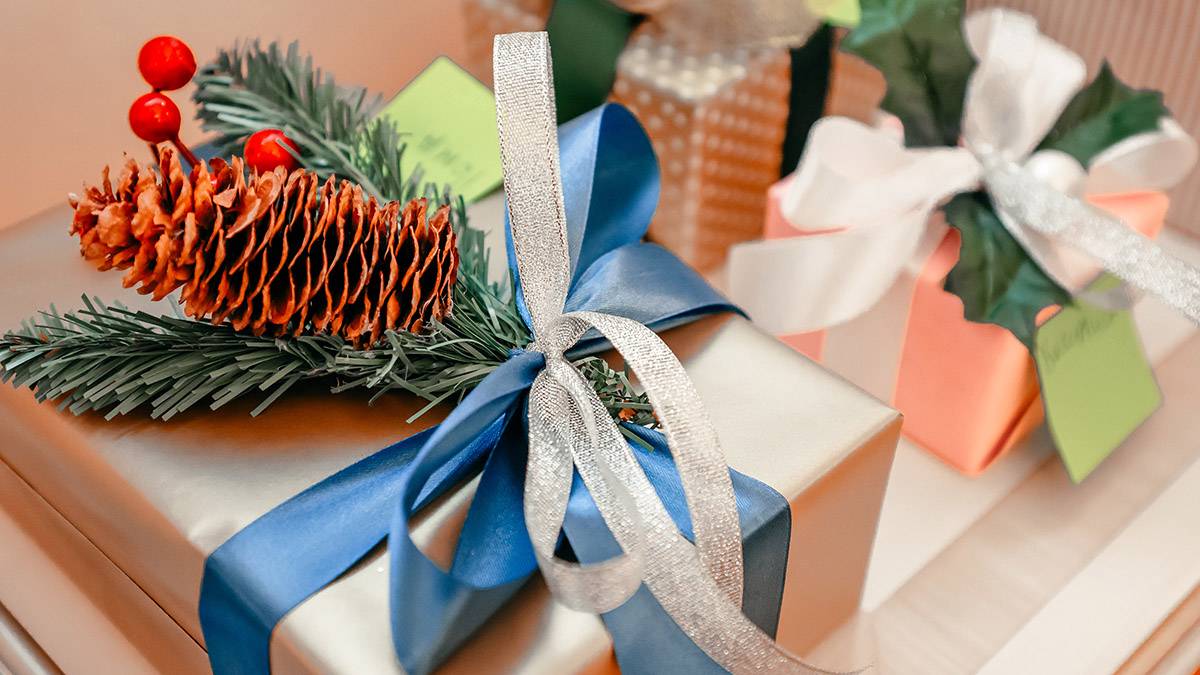 Знаменитые петербуржцы рассказали о самых необычных подарках на Новый год