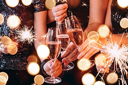 Любимые актеры, песни и шутки: лучшие моменты из новогодних отечественных фильмов