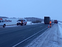 На омской трассе в ДТП с фурой погибла женщина
